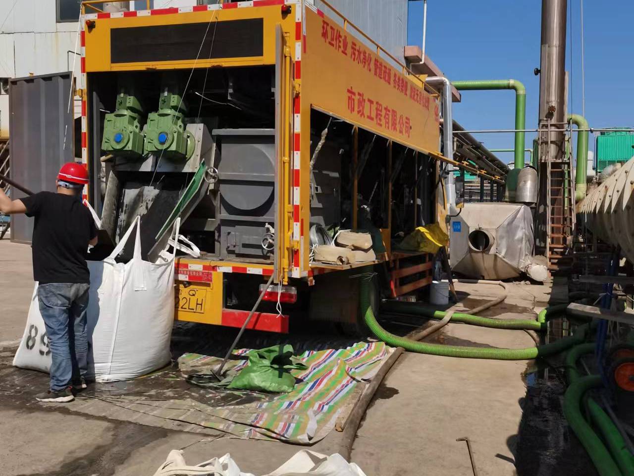 元门乡淤泥压干处理